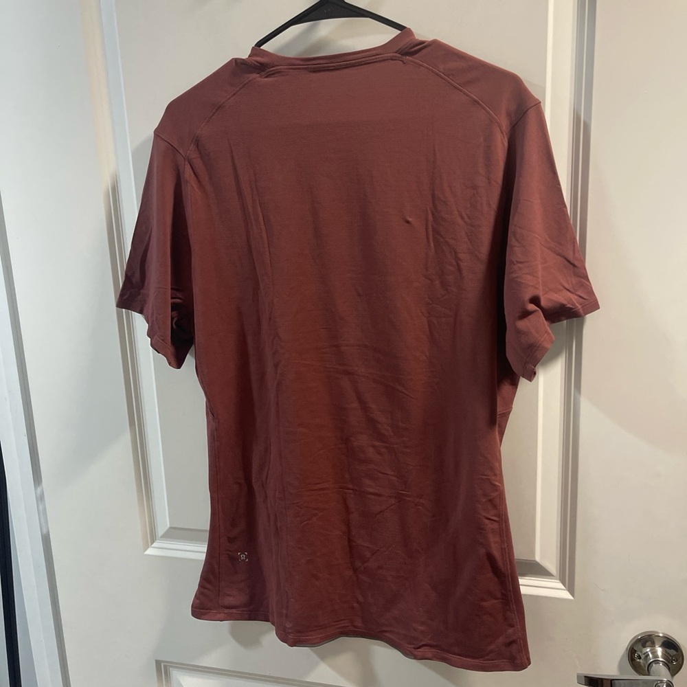 Lululemon Men's Crewneck T-Shirt in Brick Red No Size Tags L/M - Picture 2 of 3